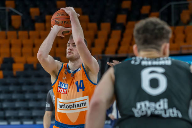 项运动中 项运动中